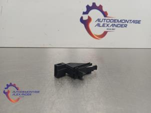 Gebruikte Schakelaar dashboardkastje Volkswagen Golf VI (5K1) 1.6 TDI 16V Prijs op aanvraag aangeboden door Alexander Autodemontage