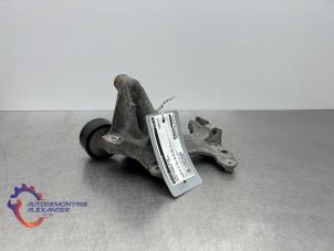 Gebruikte Dynamosteun boven Dacia Sandero II 0.9 TCE 12V Prijs op aanvraag aangeboden door Alexander Autodemontage