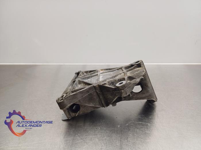 Gebruikte Dynamosteun onder Volkswagen Transporter/Caravelle T5 2.5 TDi Prijs op aanvraag aangeboden door Alexander Autodemontage