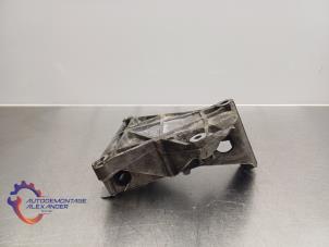 Gebruikte Dynamosteun onder Volkswagen Transporter/Caravelle T5 2.5 TDi Prijs op aanvraag aangeboden door Alexander Autodemontage