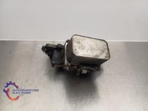 Gebruikte Oliefilterhouder Renault Trafic (1FL/2FL/3FL/4FL) 1.6 dCi 95 Prijs op aanvraag aangeboden door Alexander Autodemontage