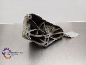 Gebruikte Dynamosteun boven Ford Transit 2.2 TDCi 16V Euro 5 Prijs op aanvraag aangeboden door Alexander Autodemontage