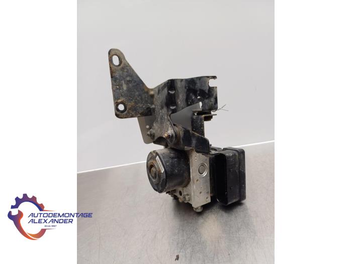 ABS Pomp van een Ford Transit Connect 1.8 TDCi 90 2012