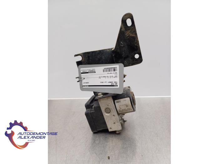 ABS Pomp van een Ford Transit Connect 1.8 TDCi 90 2012