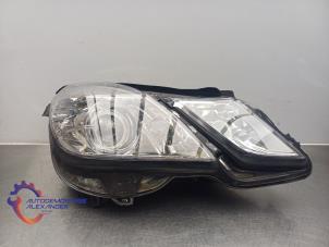 Gebruikte Koplamp rechts Mercedes E (W212) E-350 CGI V6 24V BlueEfficiency Prijs € 60,00 Margeregeling aangeboden door Alexander Autodemontage