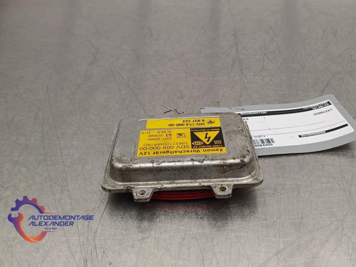Xenon module van een BMW 5 serie (E60) 525i 24V
