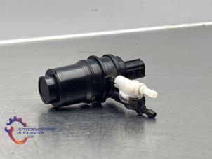 Gebruikte Ruitensproeierpomp voor Ford Fiesta 7 1.5 TDCi 85 Prijs € 19,95 Margeregeling aangeboden door Alexander Autodemontage