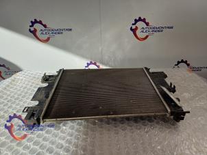 Gebruikte Radiateur Renault Twingo III (AH) 1.0 SCe 65 12V Prijs € 144,99 Margeregeling aangeboden door Alexander Autodemontage