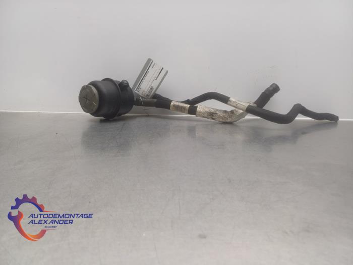 Gebruikte Servo Oliereservoir Audi A4 (B8) 3.2 FSI V6 24V Quattro Prijs € 59,99 Inclusief btw aangeboden door Alexander Autodemontage
