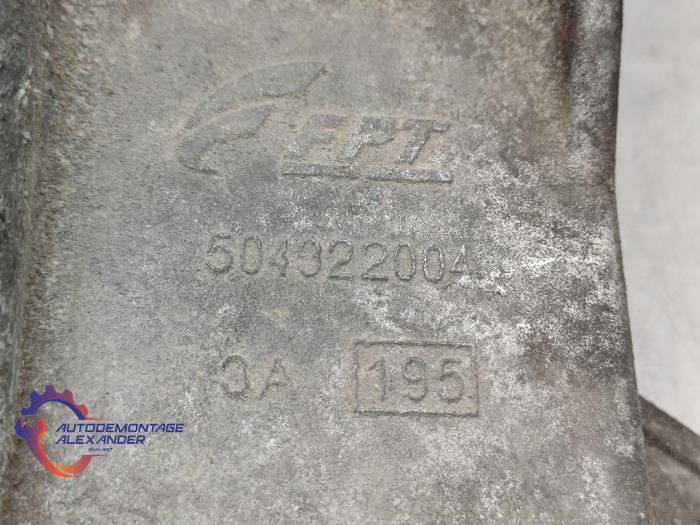 Motorsteun van een Iveco New Daily VI 33S13, 35C13, 35S13 2014