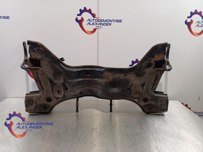 Subframe van een Volkswagen Polo V (6R) 1.4 TDI 12V 75 2015
