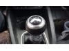 Versnellingspook van een Audi A1 Sportback (8XA/8XF), 2011 / 2018 1.6 TDI 16V, Hatchback, 4Dr, Diesel, 1.598cc, 77kW (105pk), FWD, CAYC, 2011-11 / 2015-04, 8XA; 8XF 2012