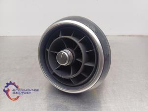 Gebruikte Luchtrooster Dashboard Audi A1 Sportback (8XA/8XF) 1.6 TDI 16V Prijs € 9,99 Inclusief btw aangeboden door Alexander Autodemontage