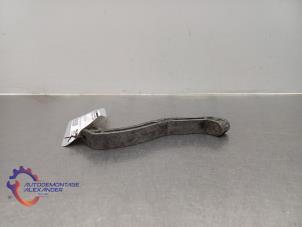 Gebruikte Versnellingsbak Steun Volkswagen Touran (1T1/T2) 1.9 TDI 105 Euro 3 Prijs € 20,00 Margeregeling aangeboden door Alexander Autodemontage