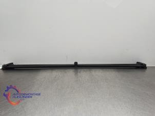 Gebruikte Bagageruimte Dekzeil Renault Megane III CC (EZ) 1.9 dCi Prijs op aanvraag aangeboden door Alexander Autodemontage