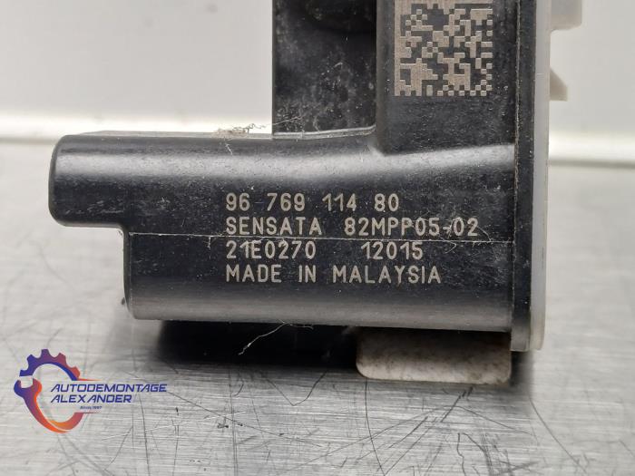 Sensor Remassistent van een Peugeot 208 I (CA/CC/CK/CL) 1.0 Vti 12V PureTech 2015