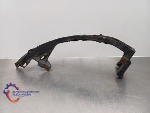 Gebruikte Koplampframe links BMW 1 serie (E87/87N) 118i 16V Prijs op aanvraag aangeboden door Alexander Autodemontage
