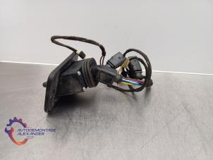 Gebruikte Deurcontact schakelaar Volkswagen Caddy III (2KA,2KH,2CA,2CH) 1.6 TDI 16V Prijs op aanvraag aangeboden door Alexander Autodemontage