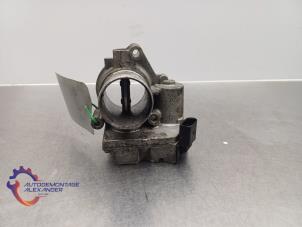 Gebruikte Gasklephuis Renault Trafic New (FL) 2.5 dCi 16V 115 FAP Prijs € 70,00 Margeregeling aangeboden door Alexander Autodemontage