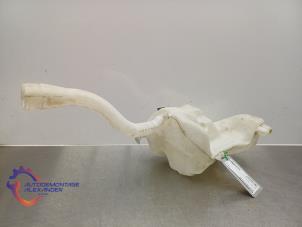 Gebruikte Ruitensproeiertank voor Peugeot 5008 I (0A/0E) 1.6 THP 16V Prijs op aanvraag aangeboden door Alexander Autodemontage