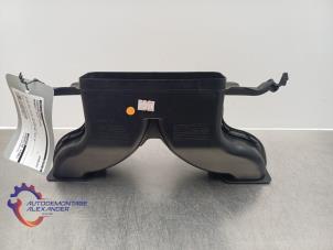 Gebruikte Luchtgeleider Renault Clio IV (5R) 0.9 Energy TCE 90 12V Prijs op aanvraag aangeboden door Alexander Autodemontage