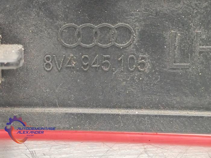 Bumper reflector links-achter van een Audi A3 Sportback (8VA/8VF) 1.4 TFSI 16V e-tron 2015