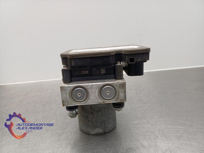 ABS Pomp van een Ford Transit Custom 2.0 TDCi 16V Eco Blue 129 2023