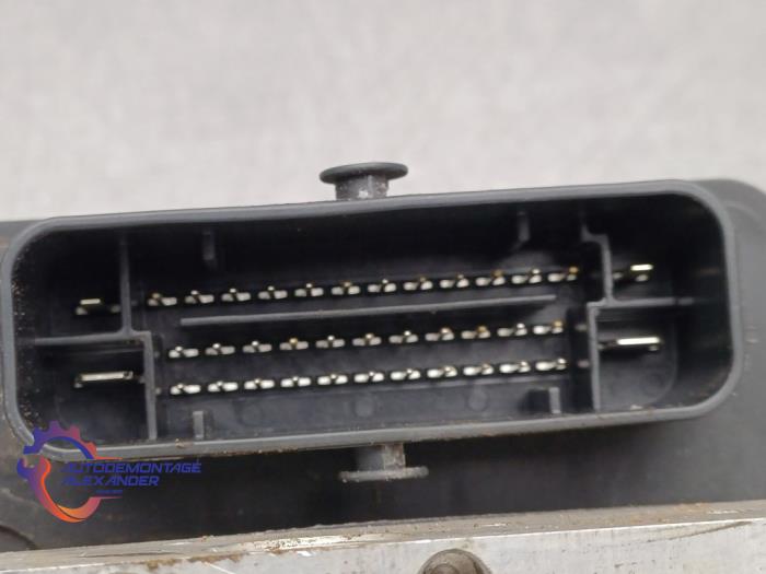 ABS Pomp van een Ford Transit Custom 2.0 TDCi 16V Eco Blue 129 2023