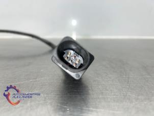 Lambda Sonde van een Volkswagen Transporter T5 2.0 TDI DRF 2012