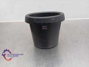 Gebruikte Bekerhouder Ford Transit Custom 2.0 TDCi 16V Eco Blue 129 Prijs op aanvraag aangeboden door Alexander Autodemontage