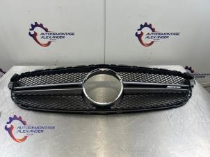 Gebruikte Grille Mercedes C (W205) C-63 AMG 4.0 V8 Biturbo Prijs op aanvraag aangeboden door Alexander Autodemontage