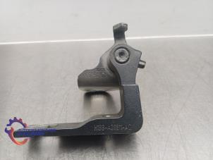 Gebruikte Scharnier deur links-achter Ford Fiesta 7 1.5 TDCi 85 Prijs op aanvraag aangeboden door Alexander Autodemontage