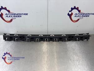 Gebruikte Bumpersteun midden-achter Mercedes A (W176) 1.6 A-180 16V Prijs op aanvraag aangeboden door Alexander Autodemontage