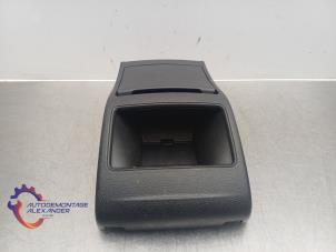 Gebruikte Asbak achter Mercedes A (W176) 1.6 A-180 16V Prijs op aanvraag aangeboden door Alexander Autodemontage