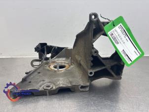 Gebruikte Dynamosteun onder Opel Insignia Sports Tourer 2.0 CDTI 16V 130 ecoFLEX Prijs op aanvraag aangeboden door Alexander Autodemontage