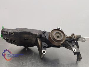 Gebruikte Dynamosteun boven Nissan Navara (D40) 2.5 dCi 16V 4x4 Prijs op aanvraag aangeboden door Alexander Autodemontage