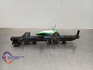 Gebruikte Injector brug Renault Twingo II (CN) 1.2 16V Prijs op aanvraag aangeboden door Alexander Autodemontage