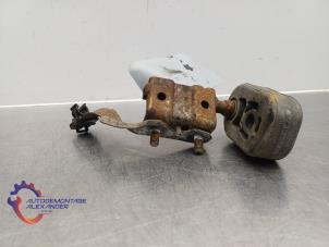 Gebruikte Uitlaatsteun Mercedes CLS (C219) 350 3.5 V6 18V Prijs op aanvraag aangeboden door Alexander Autodemontage