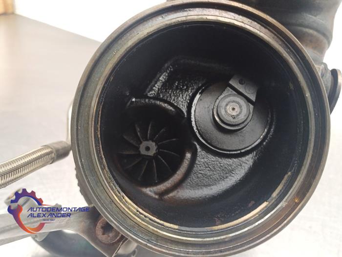 Turbo van een BMW 3 serie (F30) 320i 2.0 16V 2016