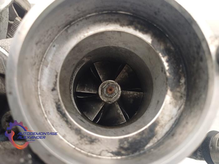 Turbo van een BMW 3 serie (F30) 320i 2.0 16V 2016