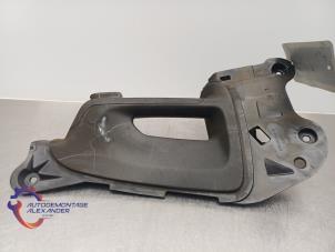 Gebruikte Portiergreep 4Deurs rechts-achter Ford B-Max (JK8) 1.0 EcoBoost 12V 100 Prijs op aanvraag aangeboden door Alexander Autodemontage