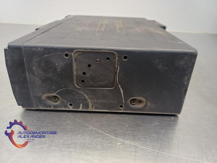 CD Speler van een Mercedes-Benz S (W220) 3.2 S-320 CDI Lang 2005