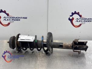 Gebruikte Schokdemper rechts-voor Dacia Dokker (0S) 1.2 TCE 16V Prijs op aanvraag aangeboden door Alexander Autodemontage