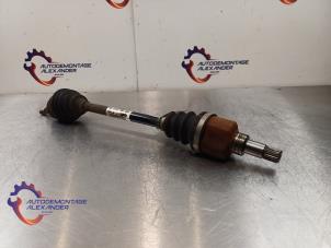 Gebruikte Steekas links-voor Opel Corsa F (UB/UH/UP) 1.2 12V 75 Prijs op aanvraag aangeboden door Alexander Autodemontage