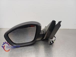 Gebruikte Buitenspiegel links Opel Corsa F (UB/UH/UP) 1.2 12V 75 Prijs op aanvraag aangeboden door Alexander Autodemontage