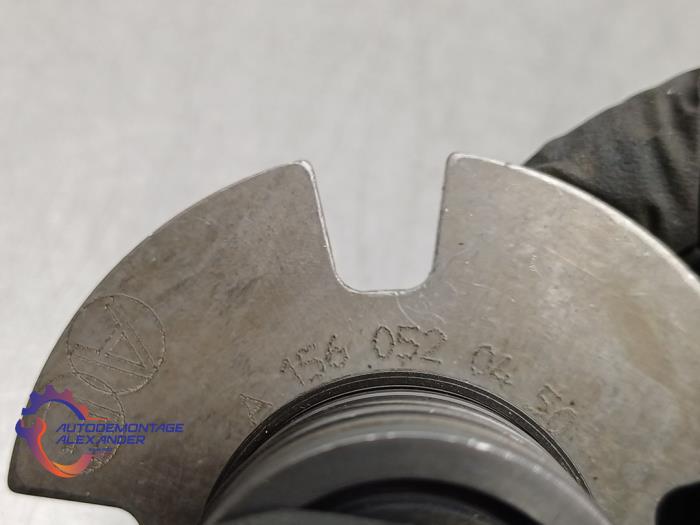 Nokkenas Verstelling van een Mercedes-Benz C (W204) 6.2 C-63 AMG V8 32V 2013
