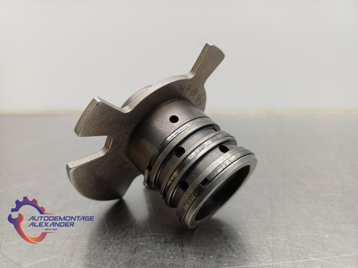 Nokkenas Verstelling van een Mercedes-Benz C (W204) 6.2 C-63 AMG V8 32V 2013