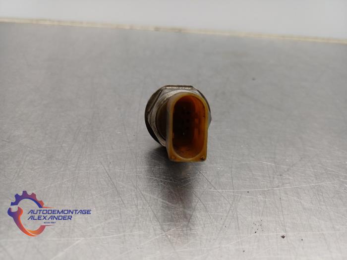 Brandstofdruk sensor van een Volkswagen Transporter T5 2.0 TDI DRF 2012