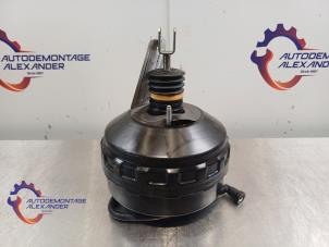 Gebruikte Rembekrachtiger BMW 1 serie (E88) 118d 16V Prijs op aanvraag aangeboden door Alexander Autodemontage