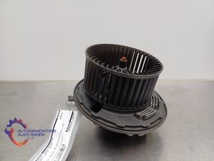 Gebruikte Kachel Ventilatiemotor BMW 1 serie (E88) 118d 16V Prijs op aanvraag aangeboden door Alexander Autodemontage